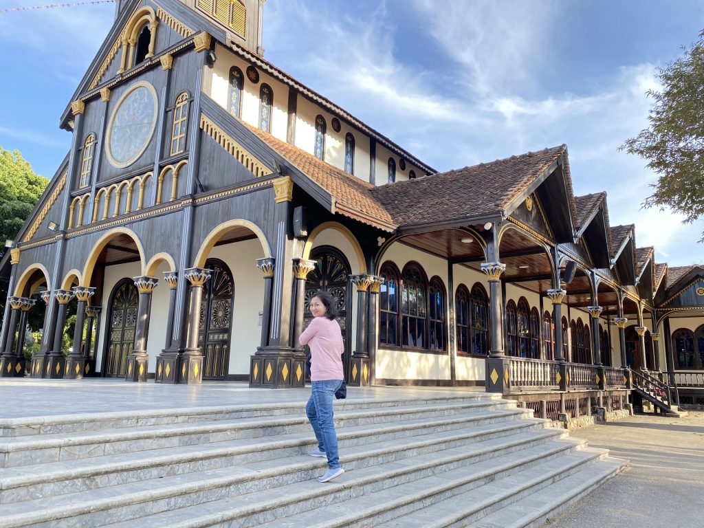 Nha-Tho-Go-Kon-Tum-1024x768